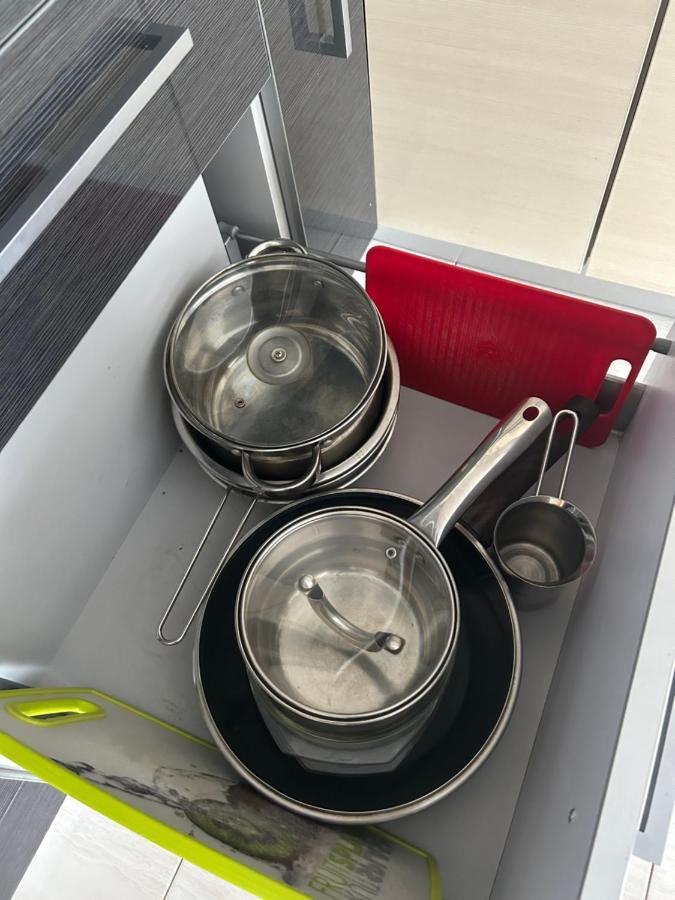 Нова Затишна Квартира Студіо Плюс Спальня Біля Метро Житомирська Kiev Buitenkant foto